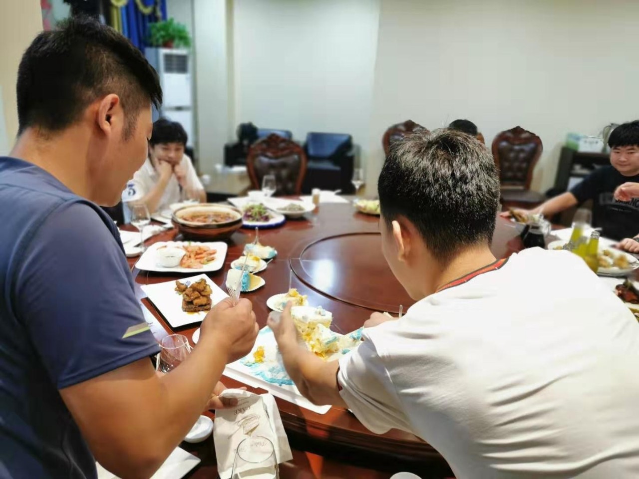 夏送清涼，集體慶生，慰問(wèn)一線(xiàn) | 致我們的一線(xiàn)伙伴：辛苦了！